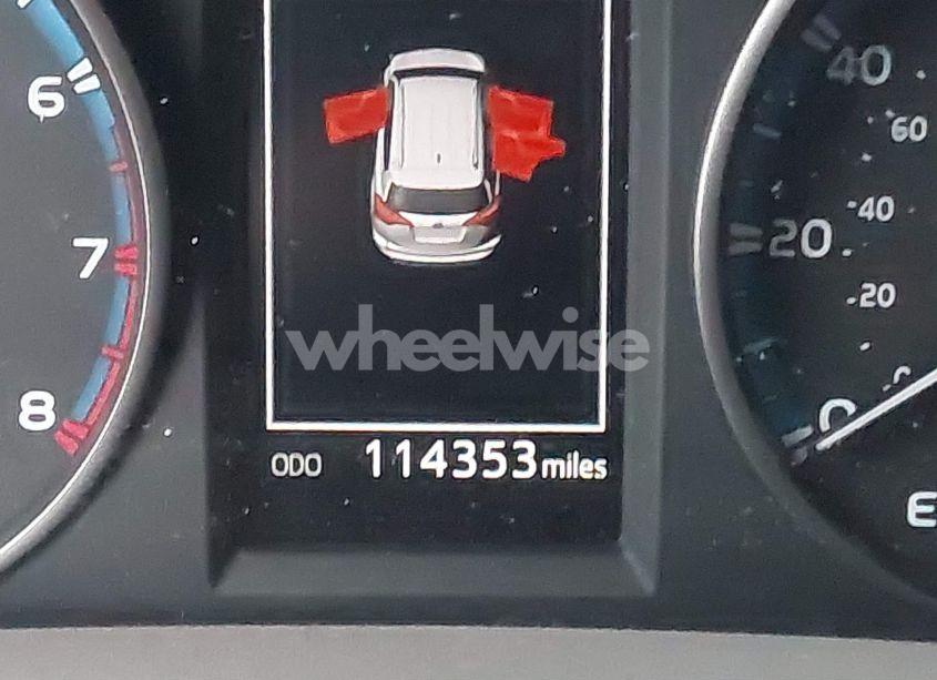 Photo 16 of 2018 Toyota Rav4 ADVENTURE/XLE (VIN 2T3RFREV3JW848806)