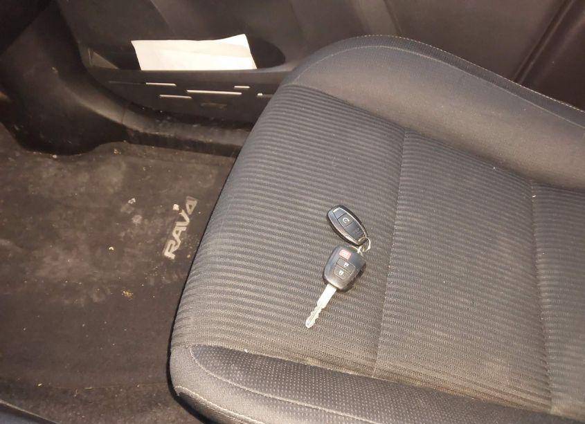 Photo 11 of 2013 Toyota Rav4 XLE (VIN 2T3RFREV4DW031896)