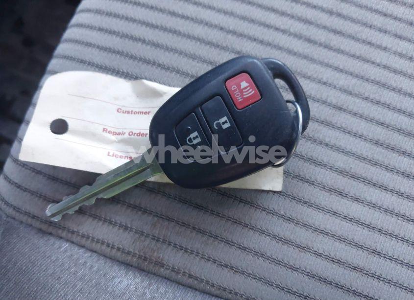 Photo 11 of 2013 Toyota Rav4 XLE (VIN 2T3RFREV4DW090348)