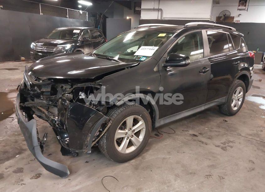 Photo 2 of 2014 Toyota Rav4 XLE (VIN 2T3RFREV4EW127321)