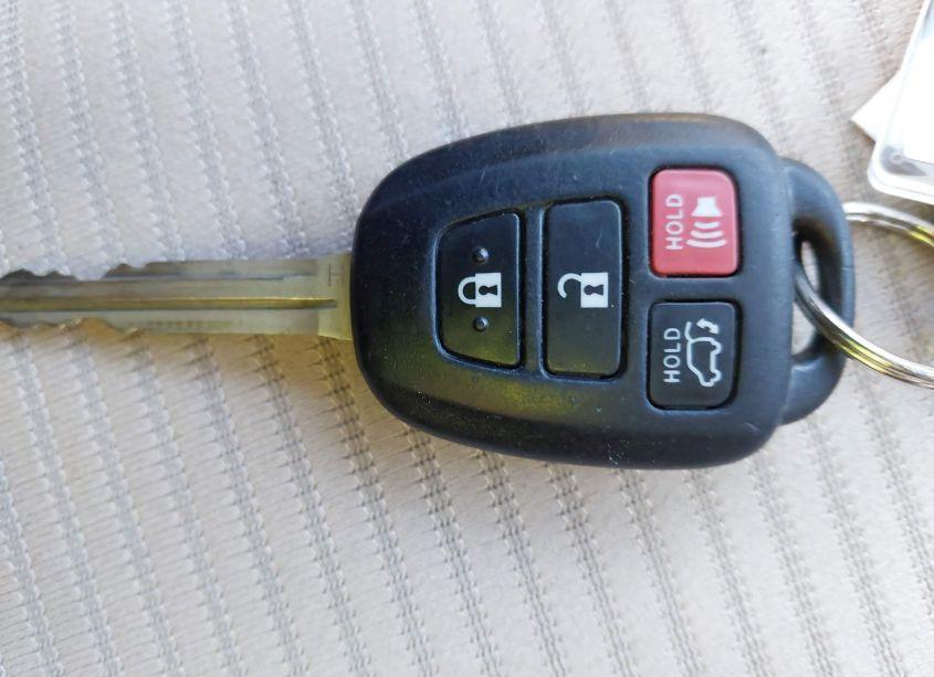 Photo 11 of 2015 Toyota Rav4 XLE (VIN 2T3RFREV4FW402090)