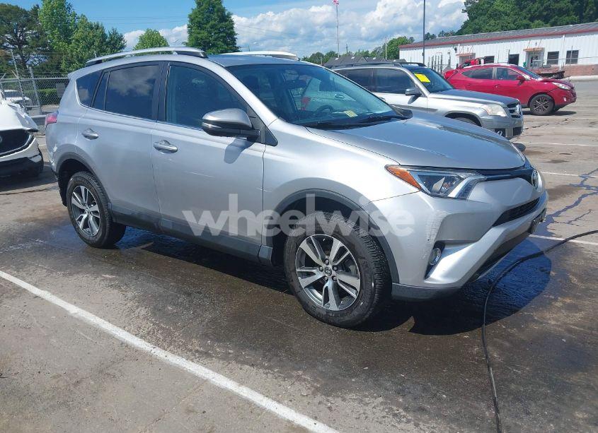 2016 Toyota Rav4 XLE (VIN 2T3RFREV4GW426729) main photo