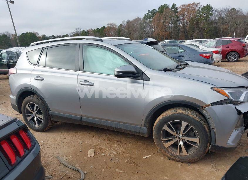 Photo 13 of 2016 Toyota Rav4 XLE (VIN 2T3RFREV4GW431980)