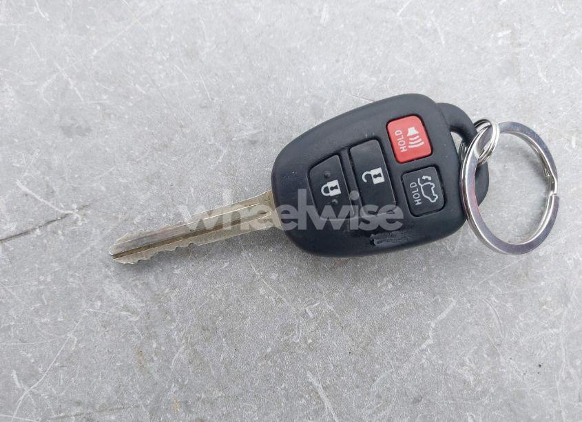 Photo 11 of 2016 Toyota Rav4 XLE (VIN 2T3RFREV4GW464817)