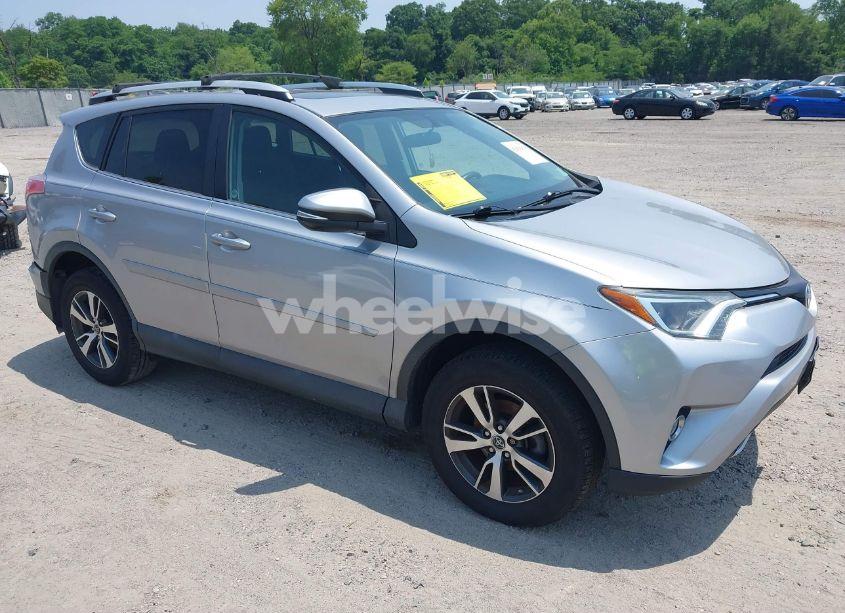 2016 Toyota Rav4 XLE (VIN 2T3RFREV4GW514258) main photo