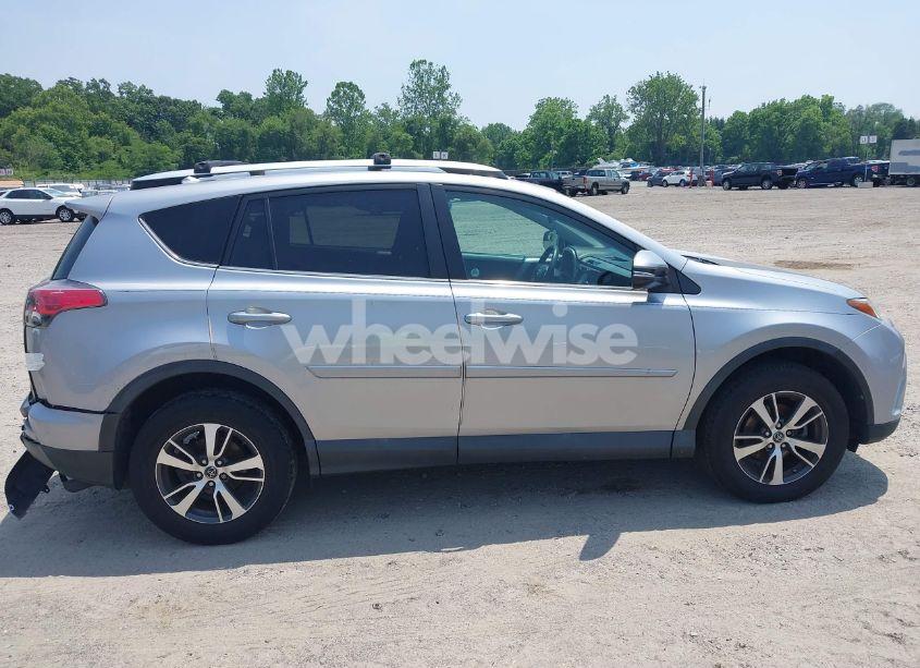 Photo 14 of 2016 Toyota Rav4 XLE (VIN 2T3RFREV4GW514258)