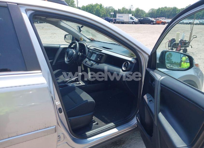 Photo 5 of 2016 Toyota Rav4 XLE (VIN 2T3RFREV4GW514258)