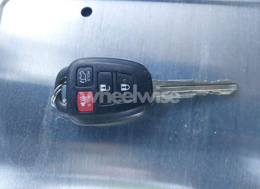 Photo 11 of 2016 Toyota Rav4 XLE (VIN 2T3RFREV4GW535935)