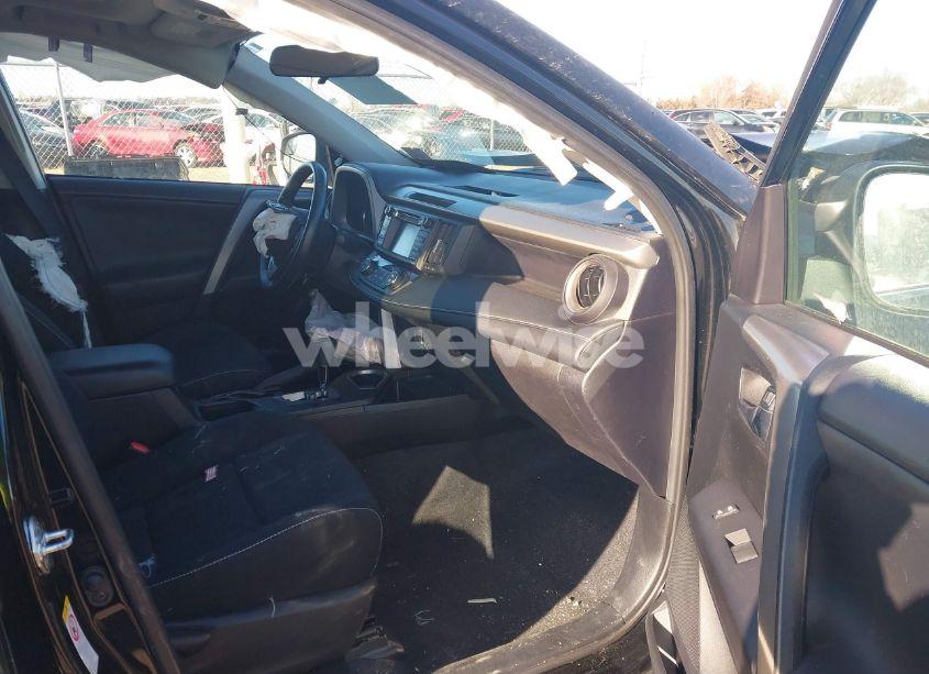 Photo 5 of 2016 Toyota Rav4 XLE (VIN 2T3RFREV4GW535935)