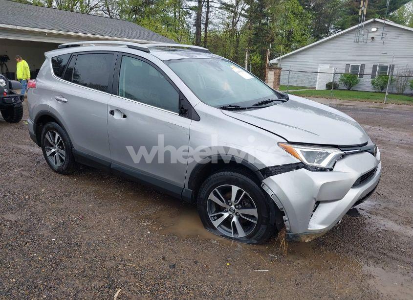 2017 Toyota Rav4 XLE (VIN 2T3RFREV4HW616631) main photo