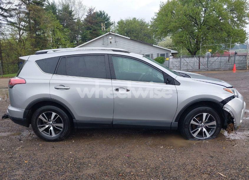 Photo 14 of 2017 Toyota Rav4 XLE (VIN 2T3RFREV4HW616631)