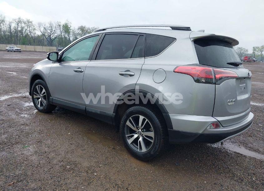 Photo 3 of 2017 Toyota Rav4 XLE (VIN 2T3RFREV4HW616631)