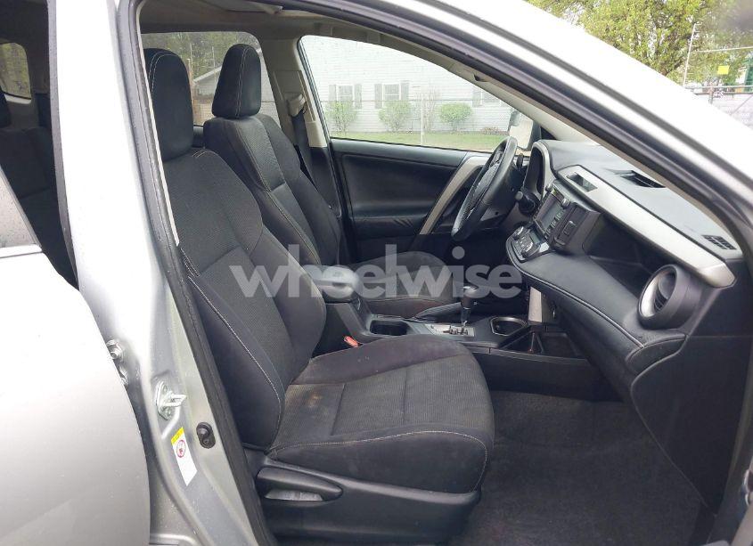 Photo 5 of 2017 Toyota Rav4 XLE (VIN 2T3RFREV4HW616631)