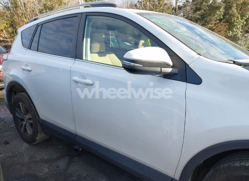 Photo 13 of 2017 Toyota Rav4 XLE (VIN 2T3RFREV4HW650729)