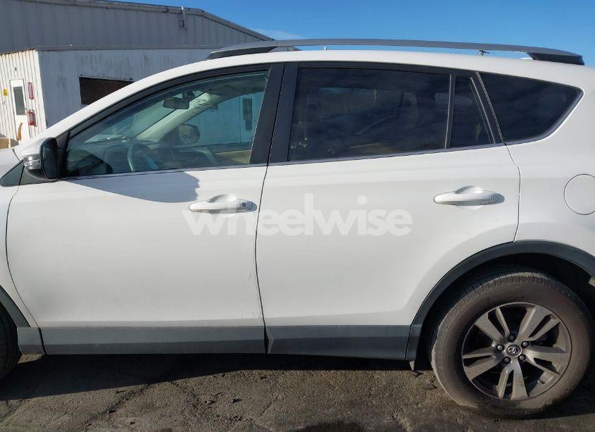 Photo 14 of 2017 Toyota Rav4 XLE (VIN 2T3RFREV4HW650729)