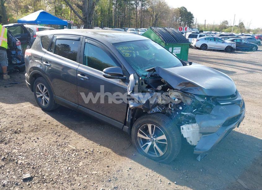 Photo 6 of 2018 Toyota Rav4 XLE (VIN 2T3RFREV4JW702222)