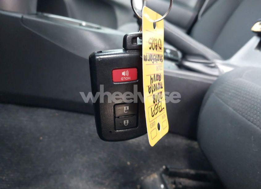 Photo 11 of 2018 Toyota Rav4 XLE (VIN 2T3RFREV4JW729145)