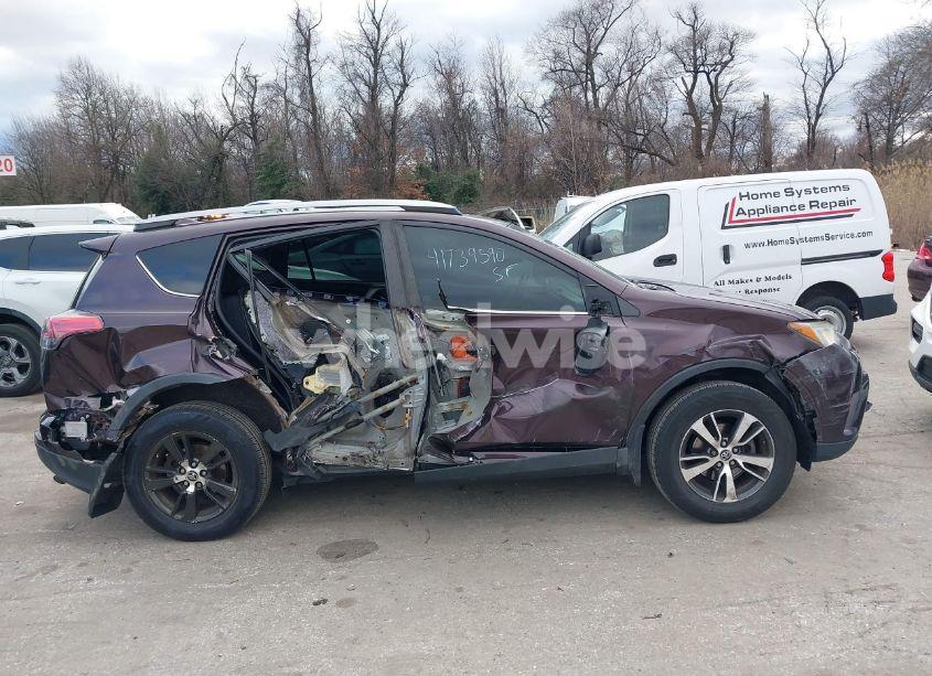 Photo 13 of 2018 Toyota Rav4 XLE (VIN 2T3RFREV4JW729145)