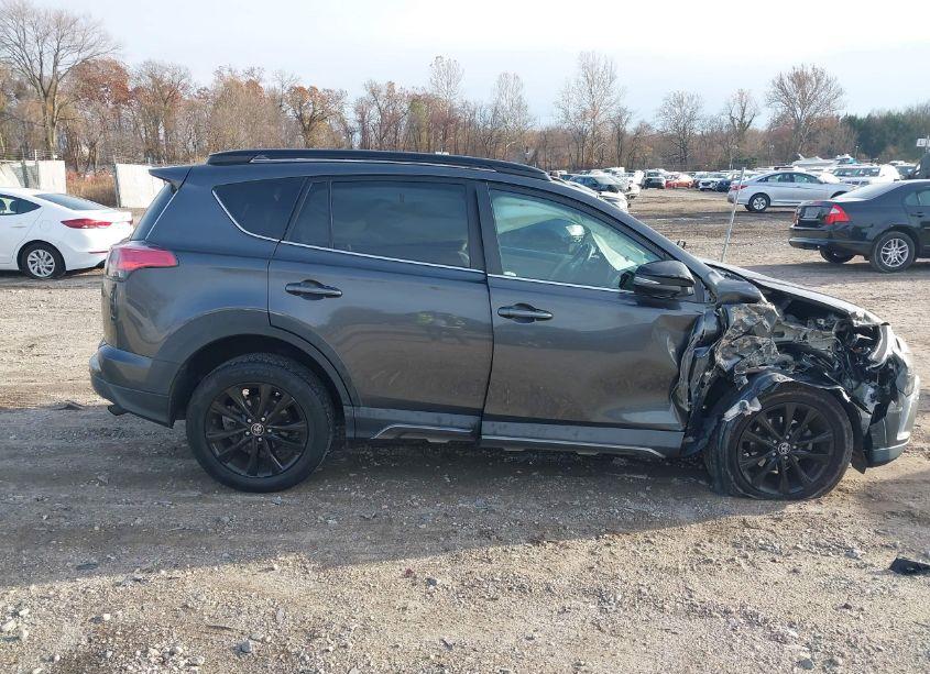 Photo 13 of 2018 Toyota Rav4 ADVENTURE/XLE (VIN 2T3RFREV4JW778961)