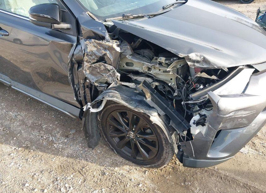 Photo 6 of 2018 Toyota Rav4 ADVENTURE/XLE (VIN 2T3RFREV4JW778961)