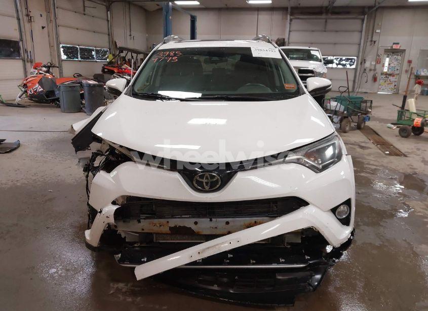 Photo 13 of 2018 Toyota Rav4 XLE (VIN 2T3RFREV4JW799910)