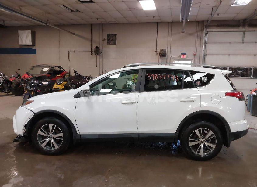 Photo 15 of 2018 Toyota Rav4 XLE (VIN 2T3RFREV4JW799910)