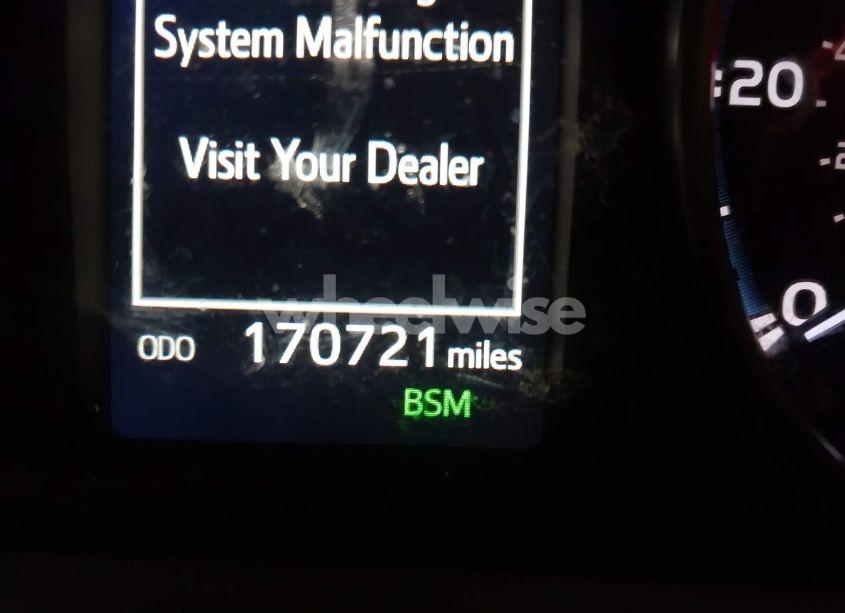 Photo 16 of 2018 Toyota Rav4 XLE (VIN 2T3RFREV4JW799910)