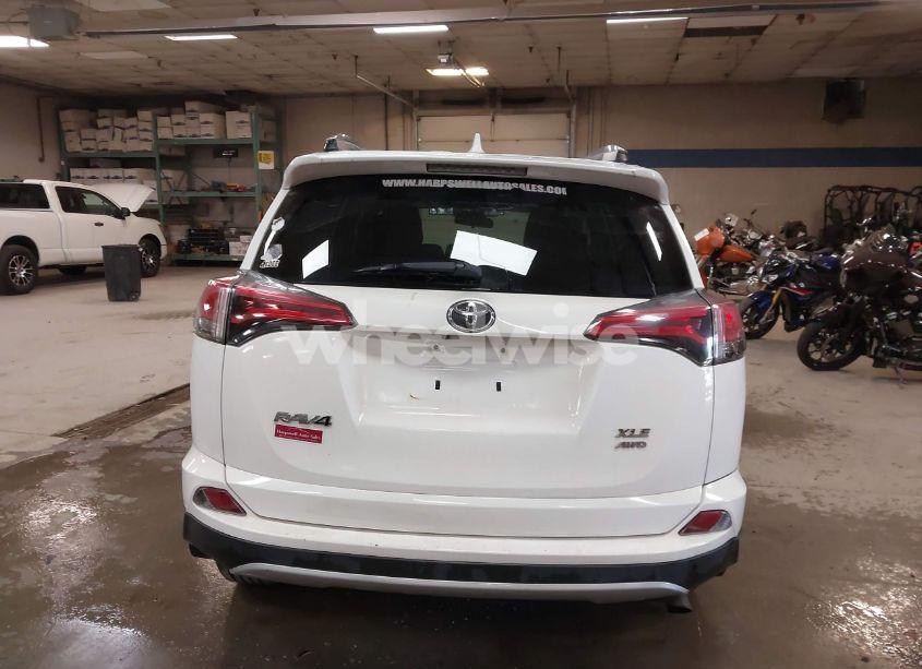 Photo 17 of 2018 Toyota Rav4 XLE (VIN 2T3RFREV4JW799910)