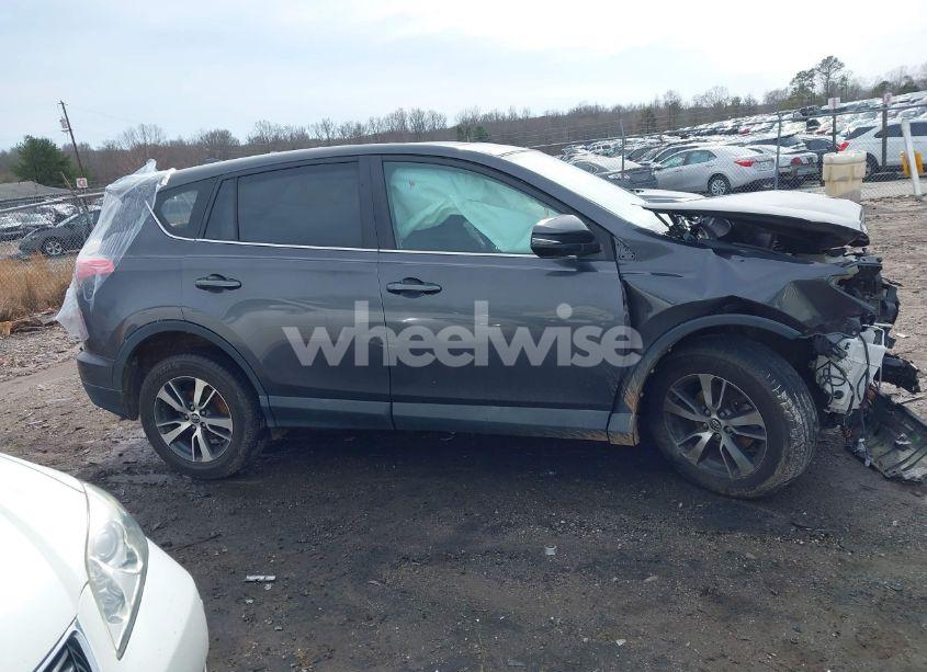 Photo 14 of 2018 Toyota Rav4 XLE (VIN 2T3RFREV4JW825406)