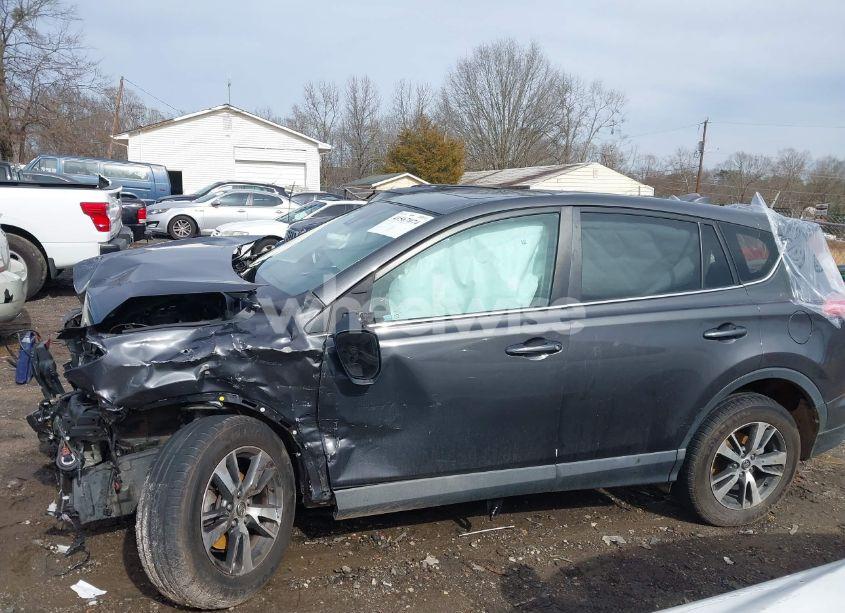 Photo 15 of 2018 Toyota Rav4 XLE (VIN 2T3RFREV4JW825406)