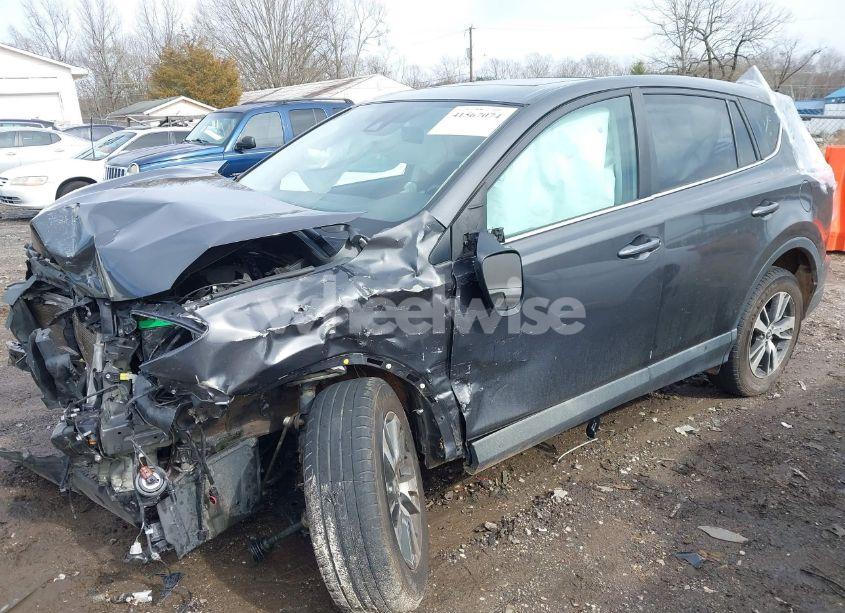 Photo 2 of 2018 Toyota Rav4 XLE (VIN 2T3RFREV4JW825406)