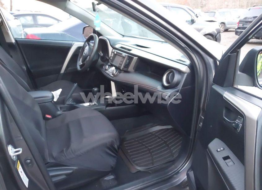 Photo 5 of 2014 Toyota Rav4 XLE (VIN 2T3RFREV5EW131684)