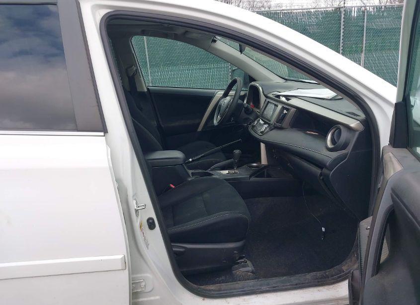 Photo 5 of 2014 Toyota Rav4 XLE (VIN 2T3RFREV5EW136707)