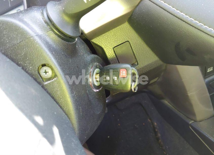 Photo 11 of 2014 Toyota Rav4 XLE (VIN 2T3RFREV5EW144600)