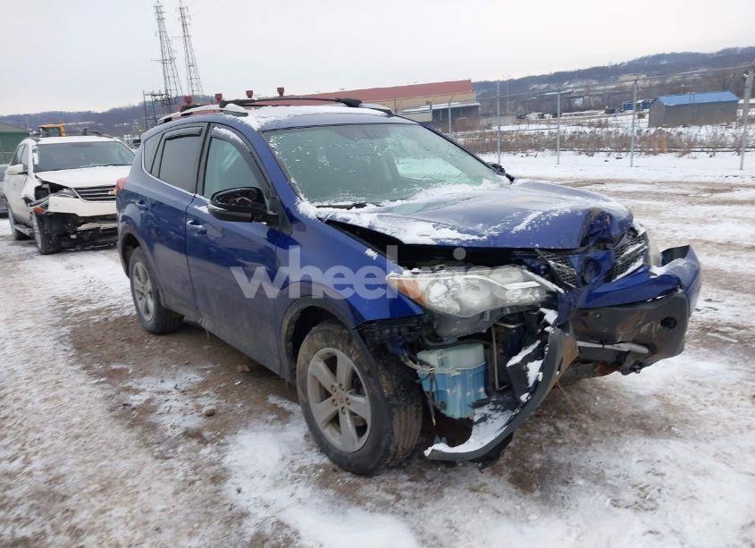 2015 Toyota Rav4 XLE (VIN 2T3RFREV5FW245220) main photo