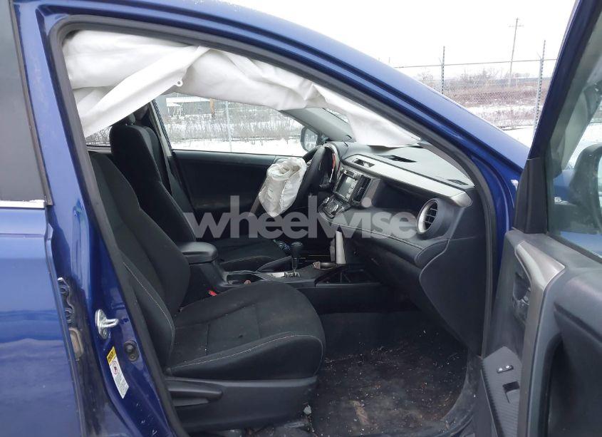 Photo 5 of 2015 Toyota Rav4 XLE (VIN 2T3RFREV5FW245220)