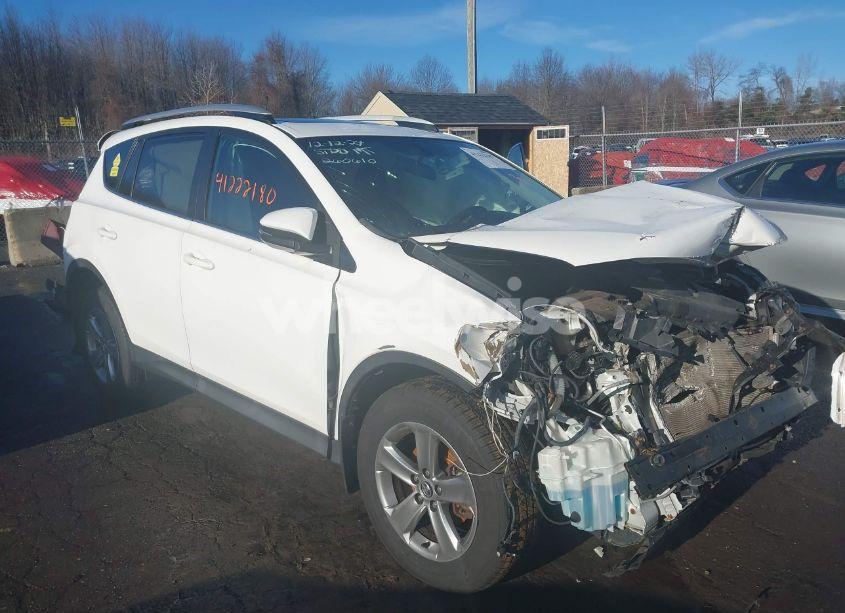 2015 Toyota Rav4 XLE (VIN 2T3RFREV5FW260610) main photo