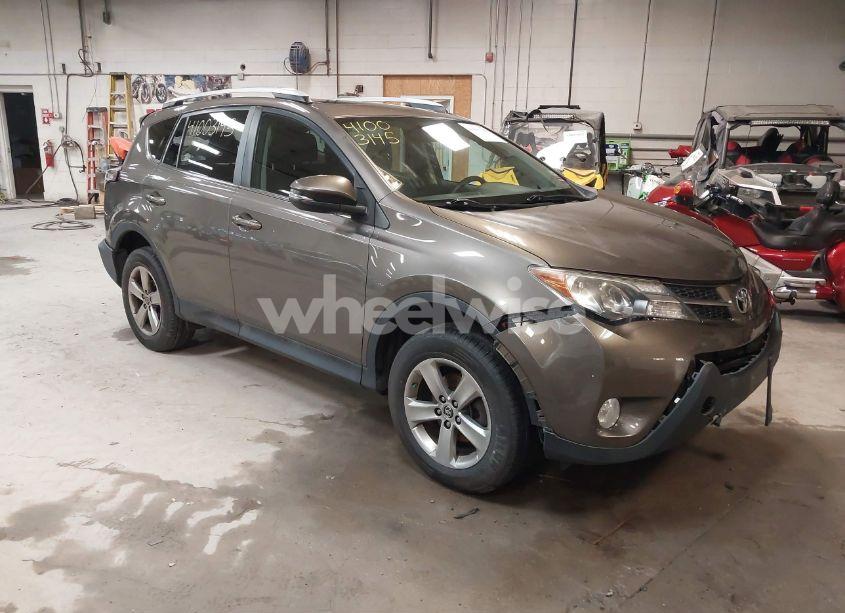 2015 Toyota Rav4 XLE (VIN 2T3RFREV5FW264138) main photo