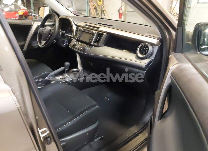 Photo 5 of 2015 Toyota Rav4 XLE (VIN 2T3RFREV5FW264138)