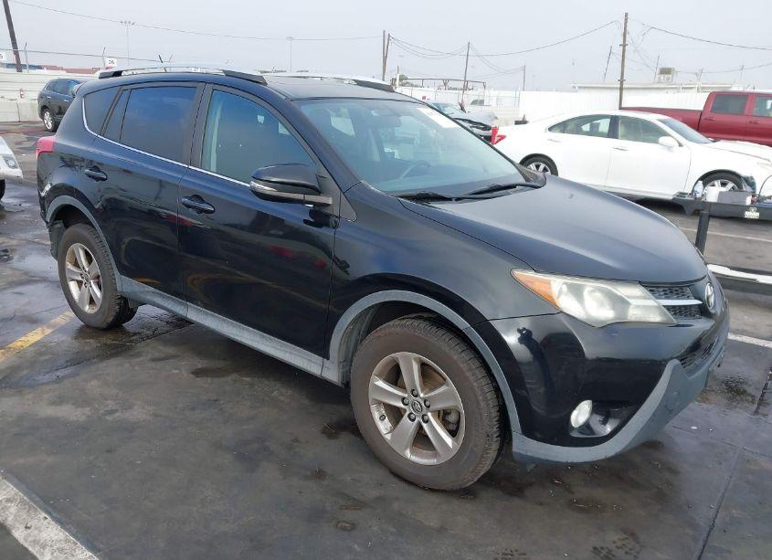 2015 Toyota Rav4 XLE (VIN 2T3RFREV5FW331904) main photo