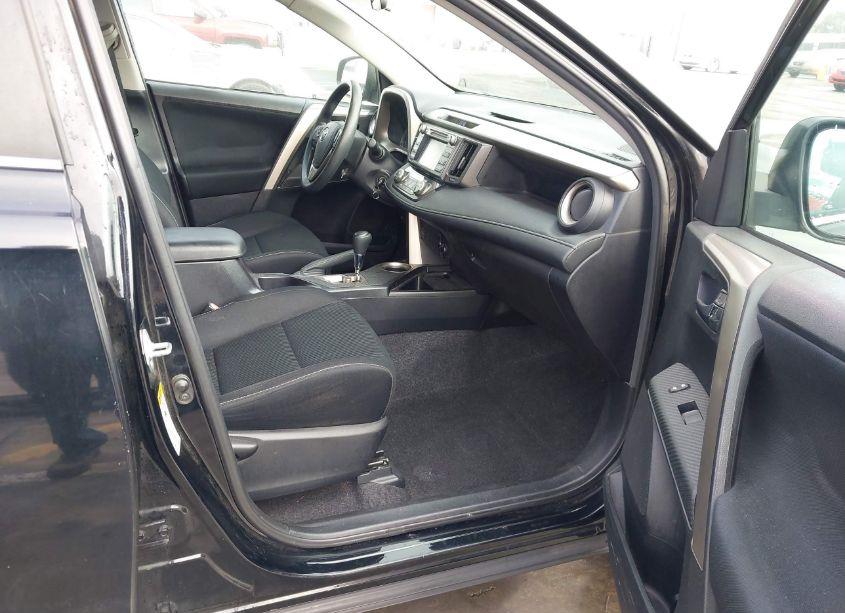 Photo 5 of 2015 Toyota Rav4 XLE (VIN 2T3RFREV5FW331904)