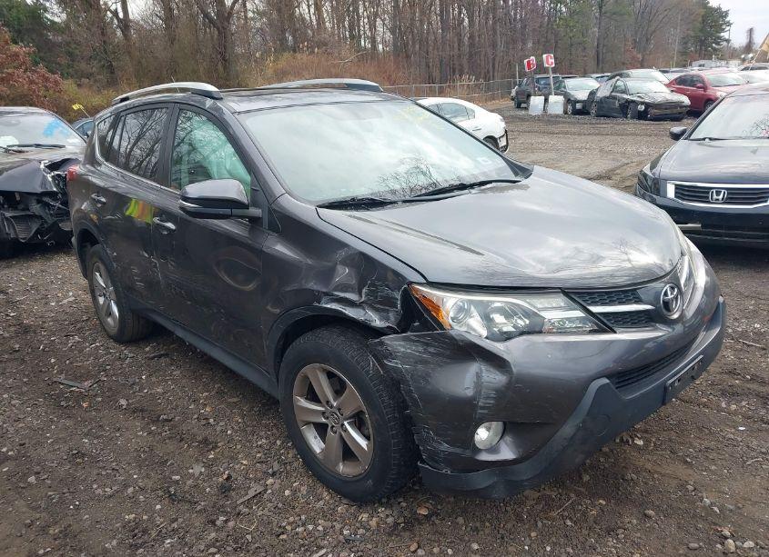 2015 Toyota Rav4 XLE (VIN 2T3RFREV5FW354907) main photo