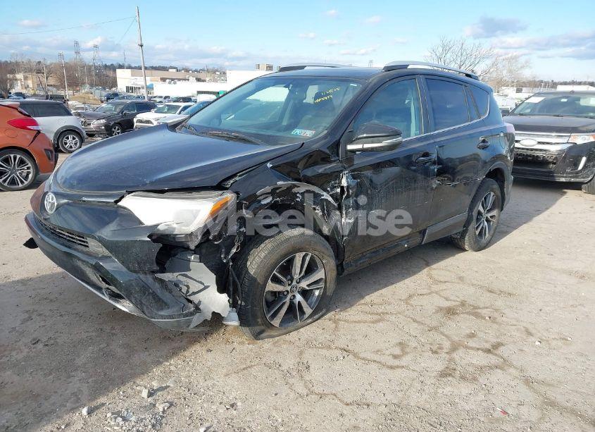 Photo 2 of 2016 Toyota Rav4 XLE (VIN 2T3RFREV5GW437934)