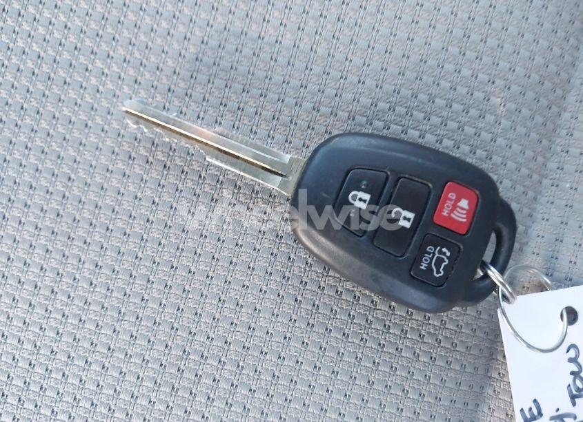 Photo 11 of 2016 Toyota Rav4 XLE (VIN 2T3RFREV5GW479908)