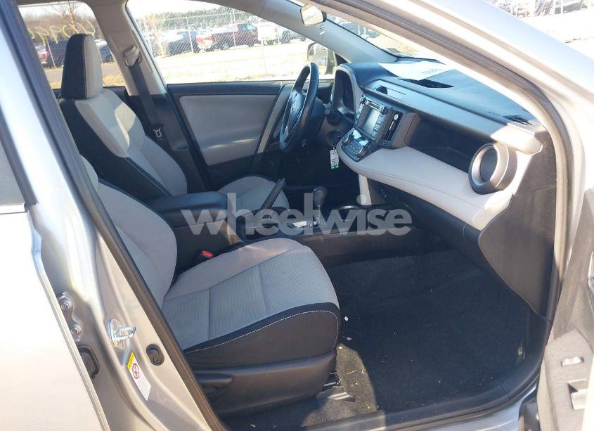 Photo 5 of 2016 Toyota Rav4 XLE (VIN 2T3RFREV5GW479908)