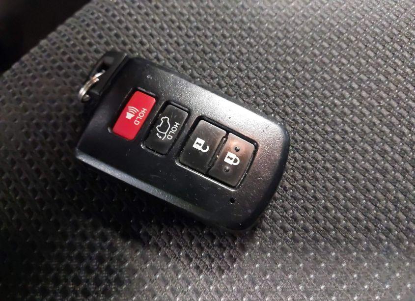 Photo 11 of 2016 Toyota Rav4 XLE (VIN 2T3RFREV5GW533000)