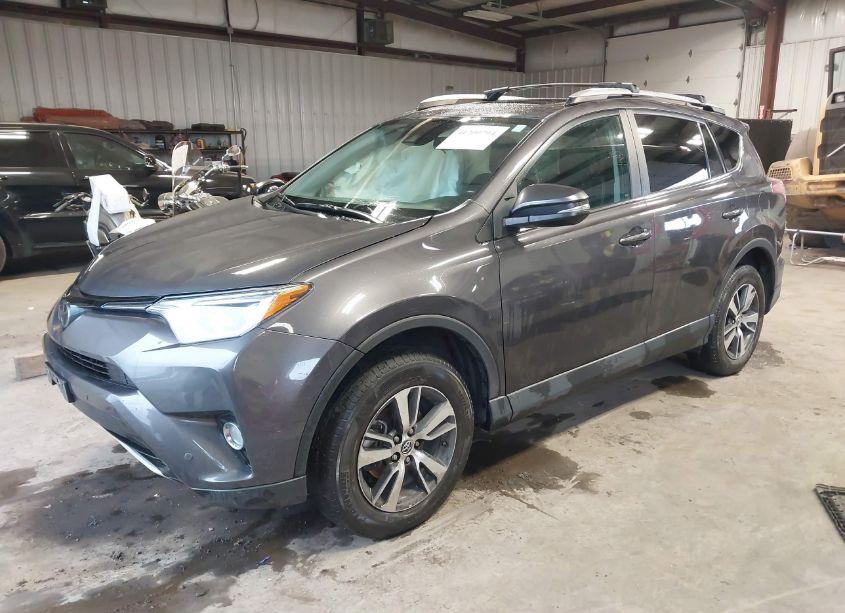 Photo 2 of 2016 Toyota Rav4 XLE (VIN 2T3RFREV5GW533000)