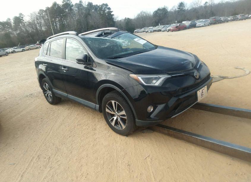 2017 Toyota Rav4 XLE (VIN 2T3RFREV5HW642171) main photo