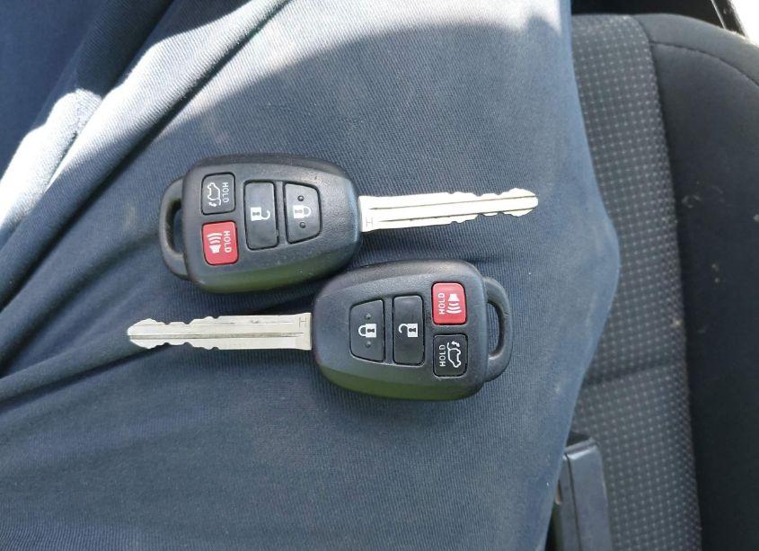 Photo 11 of 2017 Toyota Rav4 XLE (VIN 2T3RFREV5HW642171)