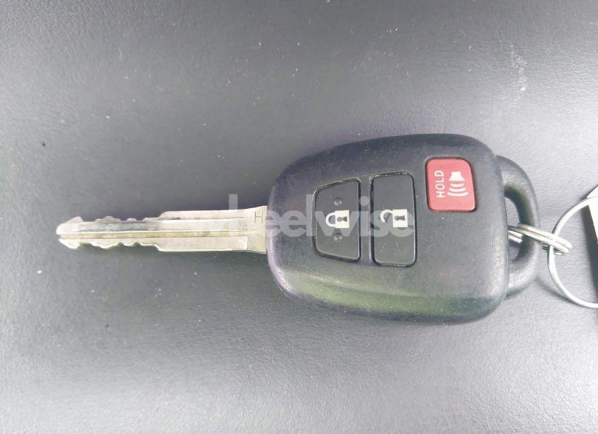 Photo 11 of 2018 Toyota Rav4 XLE (VIN 2T3RFREV5JW704884)